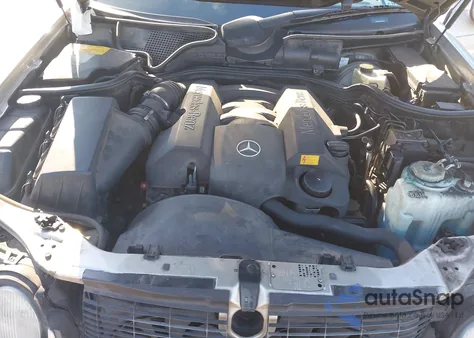 1998 Mercedes-Benz E 320 z USA, uszkodzony, nr VIN WDBJF65FXWA584430